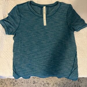 Lululemon size 4 shirt